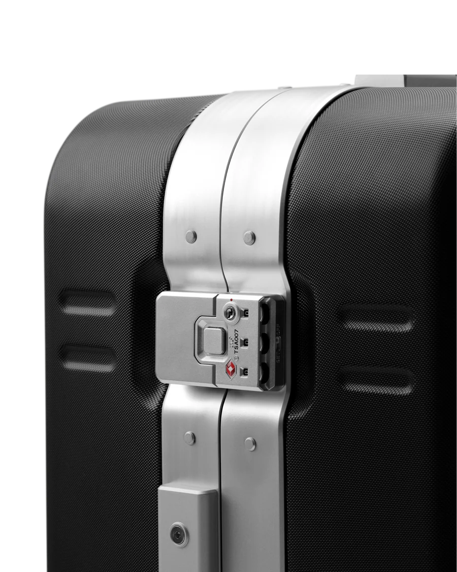 Silver Ramverk Pro Check-in Luggage Medium