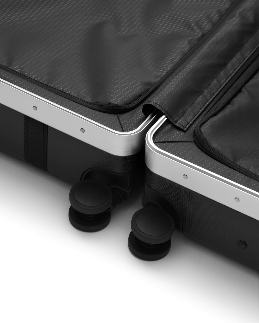 Silver Ramverk Pro Check-in Luggage Medium